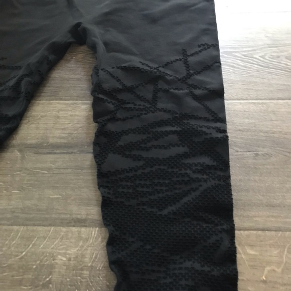 💕Fabletics bundle 💕 - Picture 4 of 5